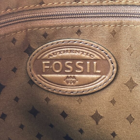 Fossil Explorer Leather Crossbody Bag - Picture 9 of 15